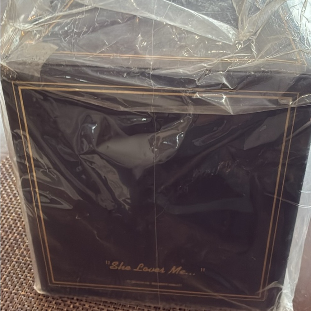 NIB Pepe le pew figurine. Never opened. Certificate of authenticity included